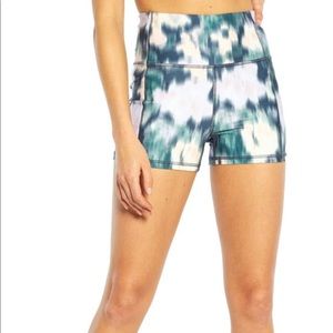 JESSICA SIMPSON || Biker Compression Shorts in Teal Abstract - SZ Small
